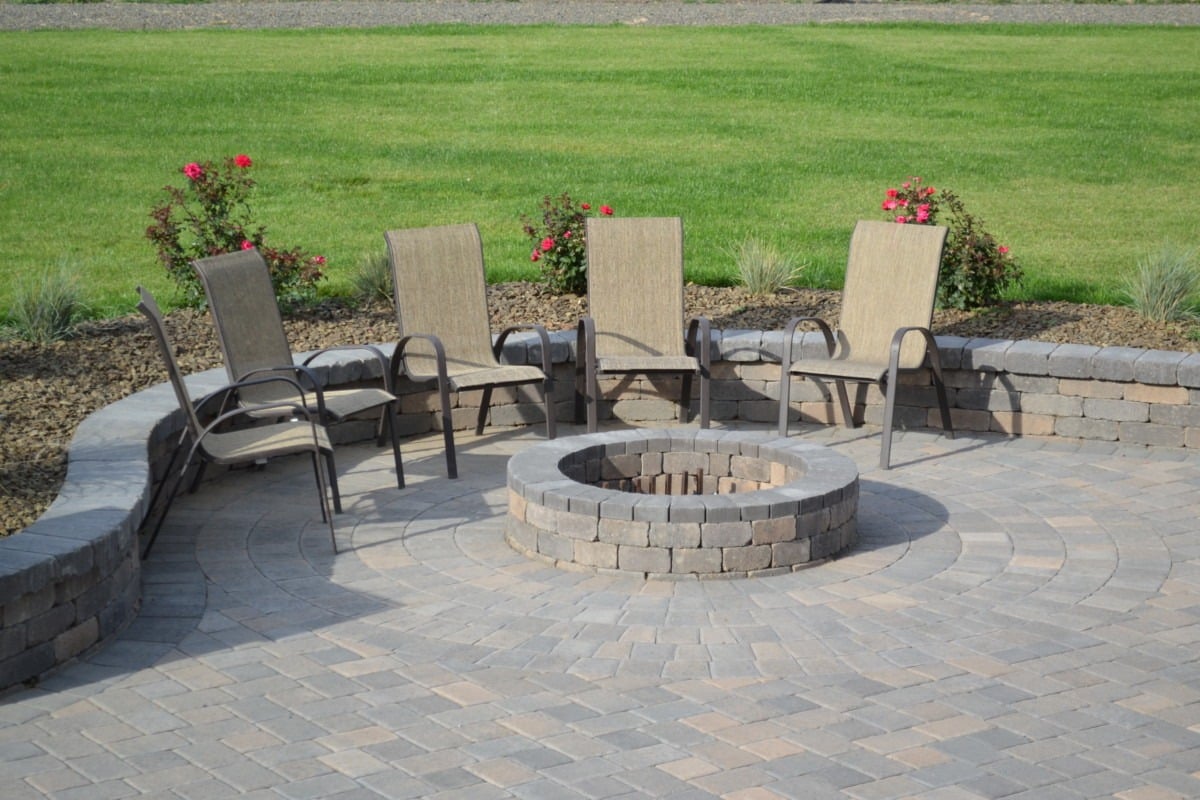 Columbia Fire pit with charcoal caps