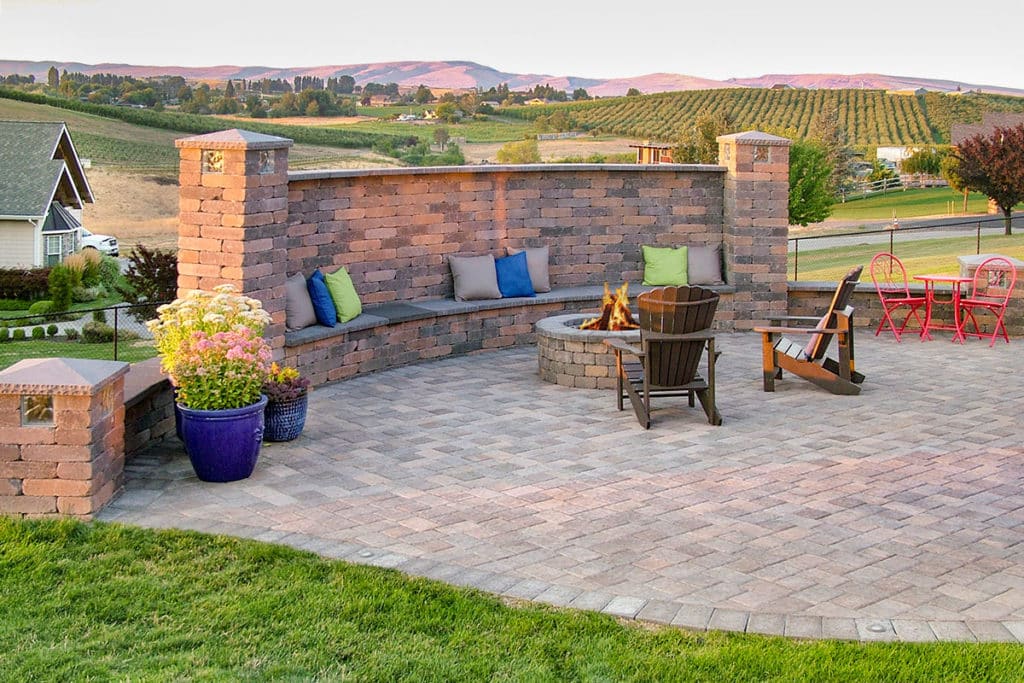 Chateau Wall™ Columbia Blend seating wall pillows fire pit columns precast caps glass block