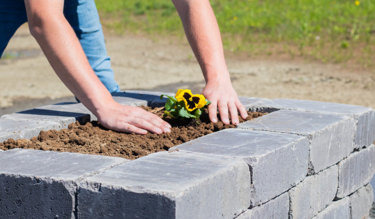 How to Build a Stone Planter | Interlock