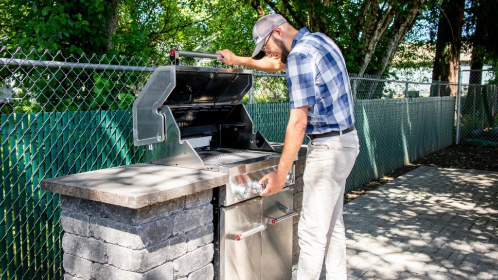 Hardscape Or Hardscaping, How To Build A Grill Surround Using Pavers