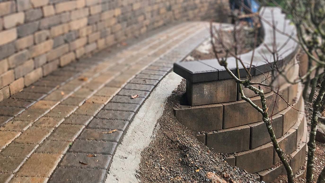 Plastic Edge Restraint vs Concrete Which is Better? Western Interlock