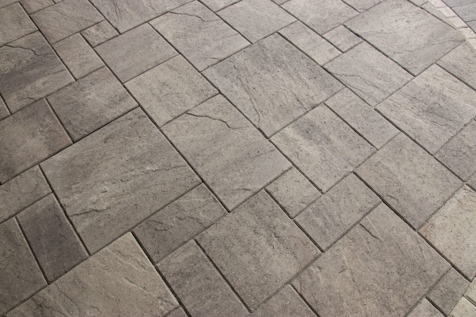 La Pietra™ Moderna | A New Paving Stone | Western Interlock