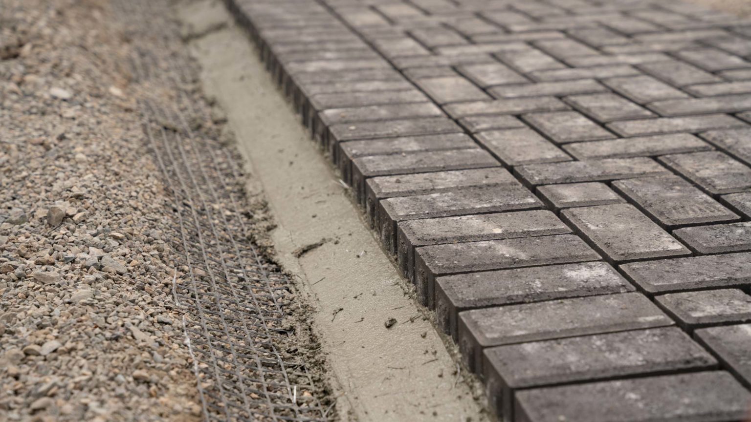 5 Beautiful Paver Edge Restraint Options | DIY