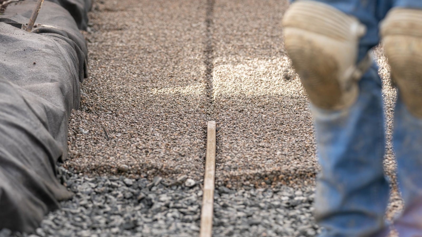 How to Lay Interlocking Paving Stones Over Permeable Base | DIY