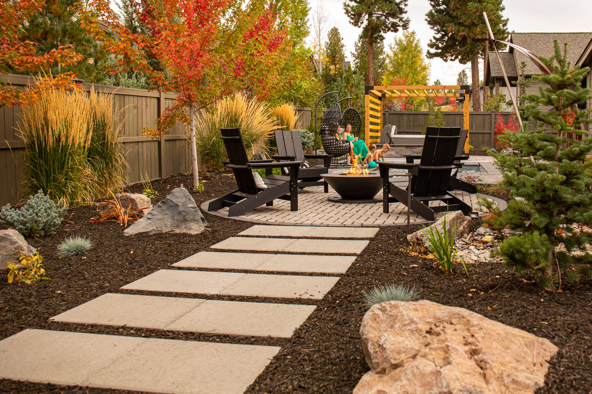 6 Ways to Lay a Stepping Stone Path | Western Interlock